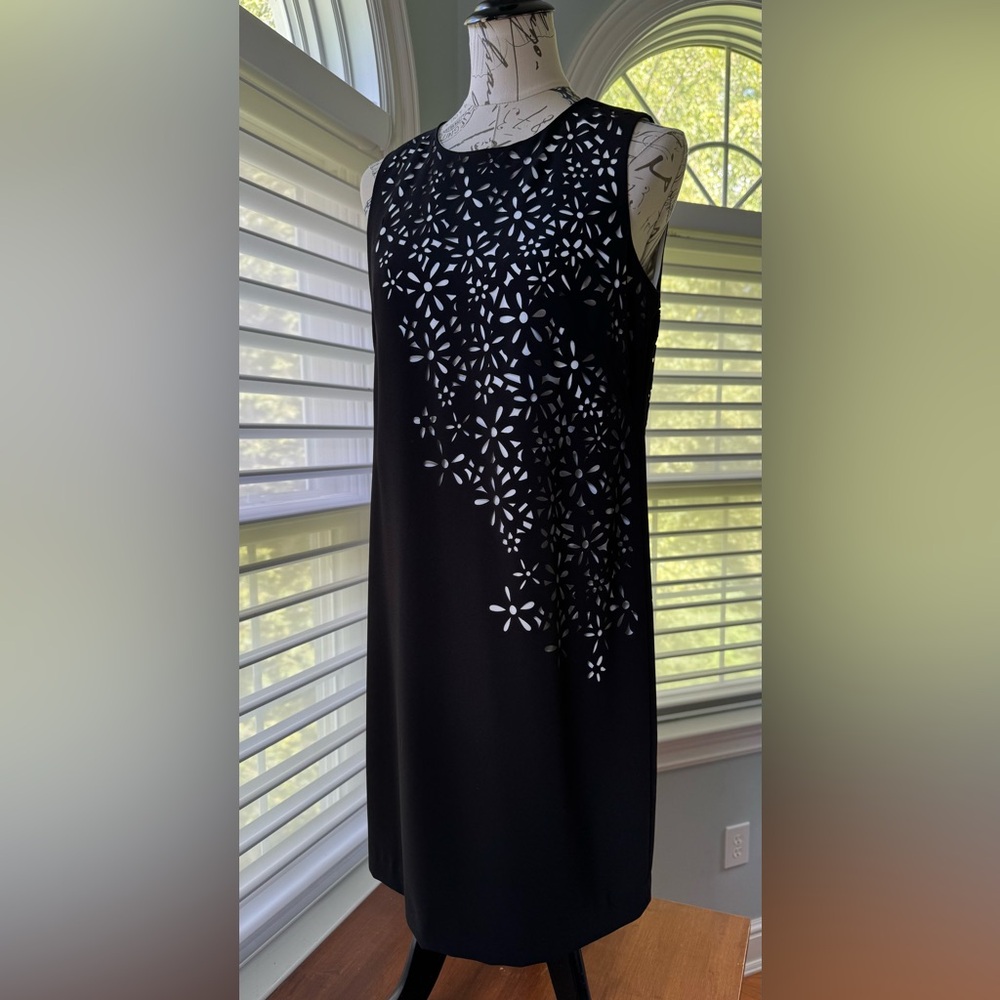 EUC Calvin Klein Black and White Sheath Dress. Size 8.